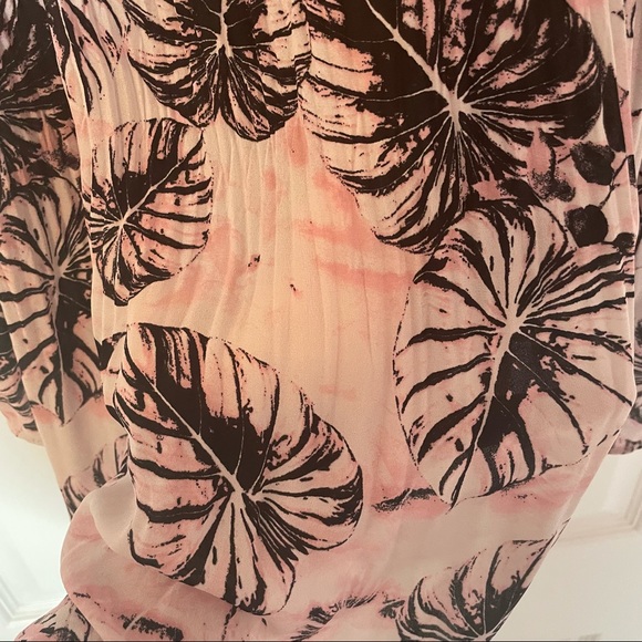 Flowy Off Shoulder Blouse - Picture 5 of 6